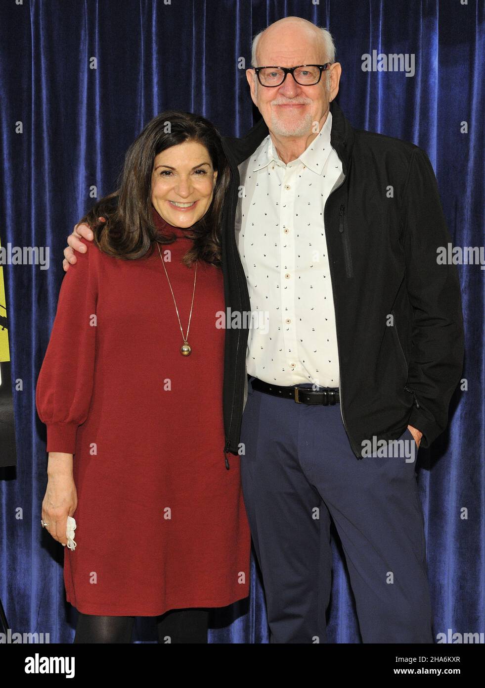 New York, USA. 10th Dez 2021. L-R: Marilyn Agrelo und Frank Oz nehmen am 10. Dezember 2021 an der NY-Sondervorführung von Street Gang: How We Got to Sesame Street im Symphony Space in New York, NY, Teil. (Foto von Stephen Smith/SIPA USA) Quelle: SIPA USA/Alamy Live News Stockfoto