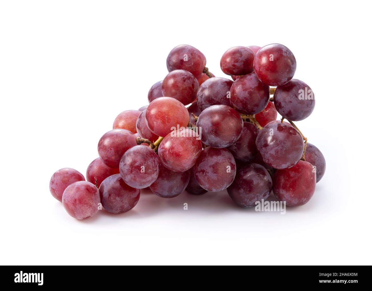 Red Globe (Rebsorte) auf weißem Hintergrund platziert Stockfoto