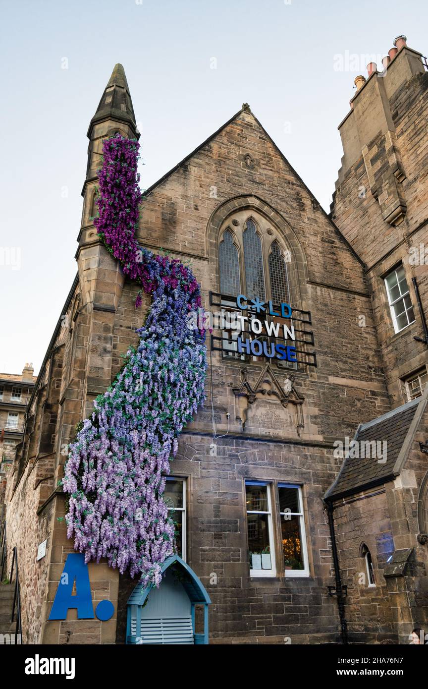 Edinburgh, Schottland - 20. Nov 2021: Die Vorderseite des Cold Town House in Edinburgh. Stockfoto