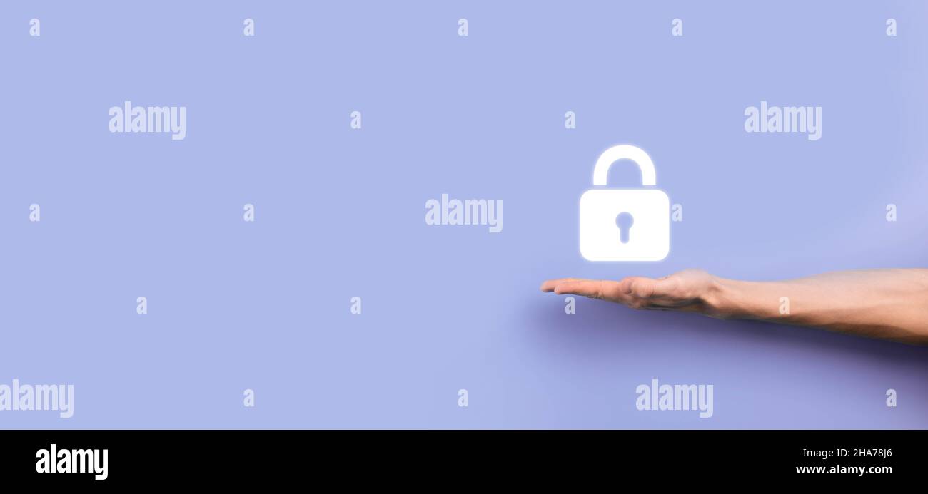 Cyber-Sicherheitsnetzwerk. Schloss-Symbol und Internet-Technologie-Vernetzung. Geschäftsmann zum Schutz personenbezogener Daten auf der virtuellen Schnittstelle. Daten p Stockfoto