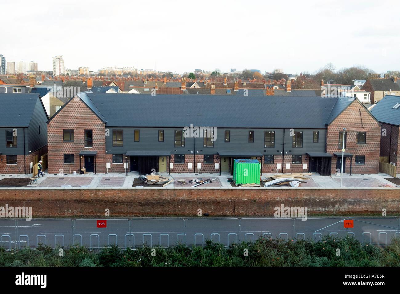 Neue Reihe erschwingliche Häuser Häuser Wohnungen zu vermieten im Bau Clive Lane in der Nähe von Ikea in Grangetown Cardiff Wales Großbritannien KATHY DEWITT Stockfoto