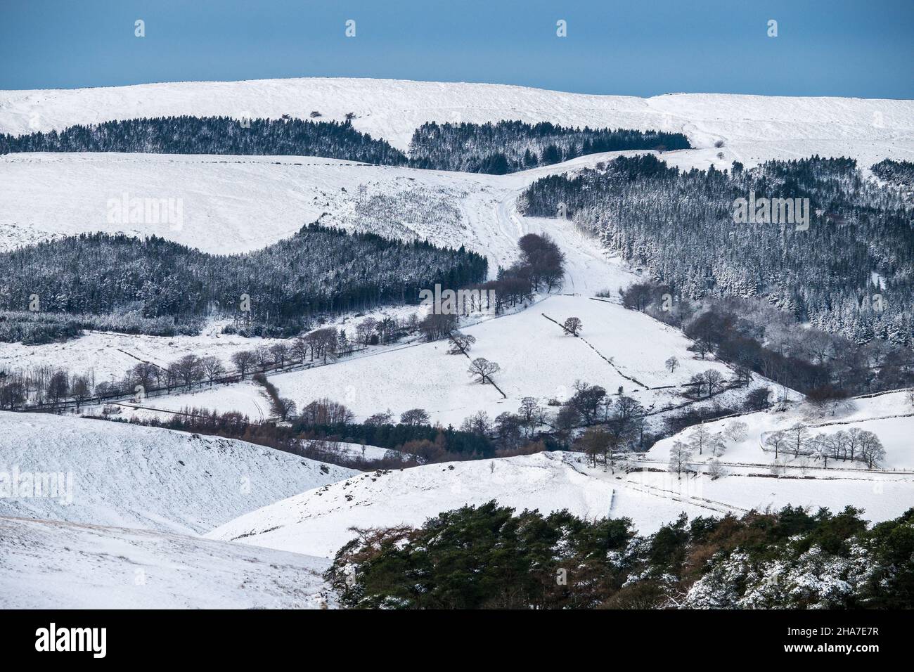Das Goyt Valley im Derbyshire Peak District im Winterschnee. Stockfoto