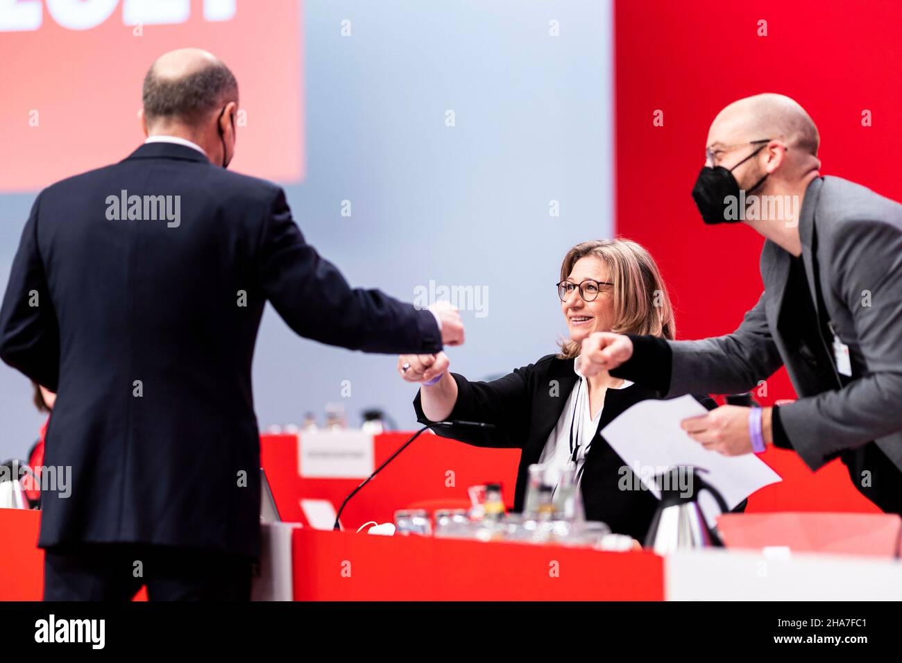 (LR) Bundeskanzler Olaf Scholz und SPDVorsitzende Anke Rehlinger im