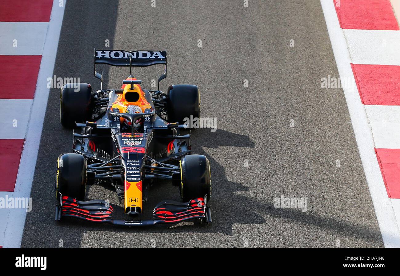 Yas Marina Circuit, Yas Island, 11. Dezember 2021 Max Verstappen (NED), Red Bull Racing RB16B Boxenbahntunnel während der FORMEL 1 ETIHAD AIRWAYS ABU DHABI GRAND PRIX 2021 Vereinigte Arabische Emirate Phil Duncan Stockfoto