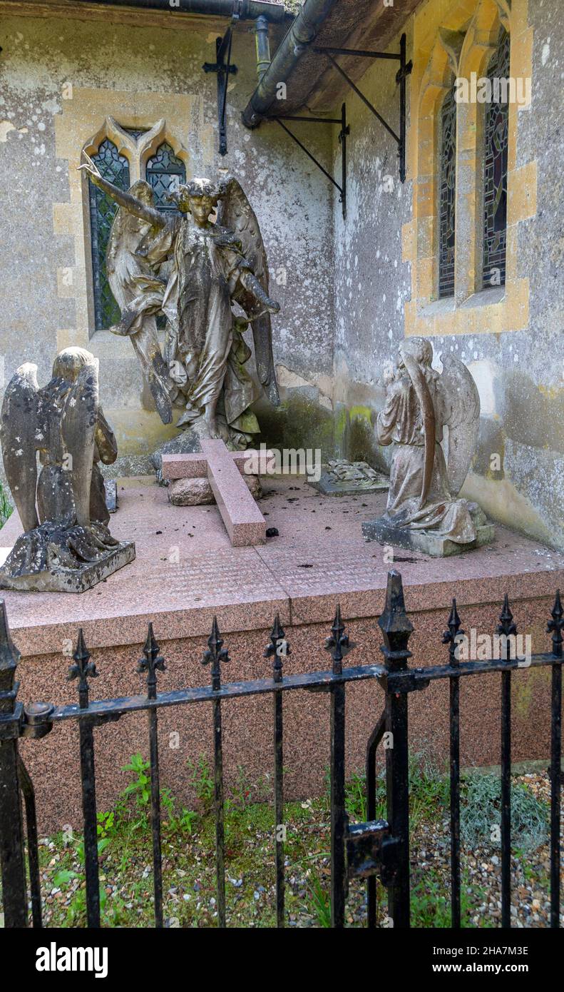 Dorfpfarrkirche All Saints, Ringsfield, Suffolk, England, Großbritannien 1902 Gedenkstätte an Prinzessin Caroline Murat, Caroline Bonaparte Stockfoto