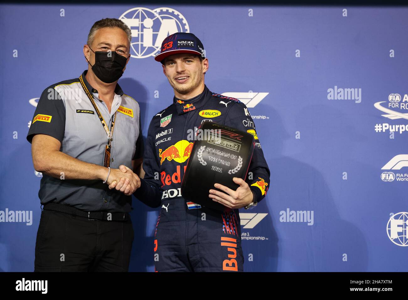 VERSTAPPEN Max (NED), Red Bull Racing Honda RB16B, Portrait Pole Position Pirelli Award während des Formel 1 Etihad Airways Abu Dhabi Grand Prix 2021, 22th Lauf der FIA Formel 1 Weltmeisterschaft 2021 vom 10. Bis 12. Dezember 2021 auf dem Yas Marina Circuit, in Yas Island, Abu Dhabi - Foto Antonin Vincent / DPPI Stockfoto