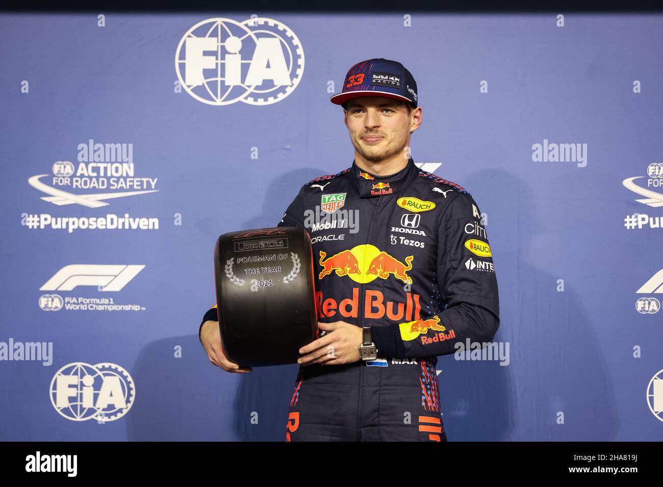 VERSTAPPEN Max (NED), Red Bull Racing Honda RB16B, Portrait Pole Position Pirelli Award während des Formel 1 Etihad Airways Abu Dhabi Grand Prix 2021, 22th Lauf der FIA Formel 1 Weltmeisterschaft 2021 vom 10. Bis 12. Dezember 2021 auf dem Yas Marina Circuit, in Yas Island, Abu Dhabi - Foto: Antonin Vincent/DPPI/LiveMedia Stockfoto