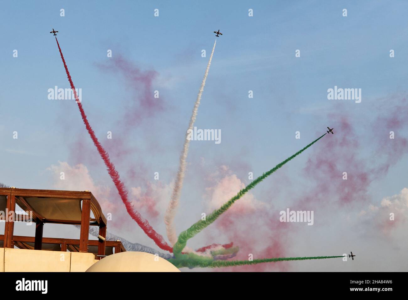 Abu Dhabi, Abu Dhabi. 11th Dez 2021. Schaltatmosphäre - Luftanzeige. Abu Dhabi Grand Prix, Samstag, 11th. Dezember 2021. Yas Marina Circuit, Abu Dhabi, VAE. Quelle: James Moy/Alamy Live News Stockfoto