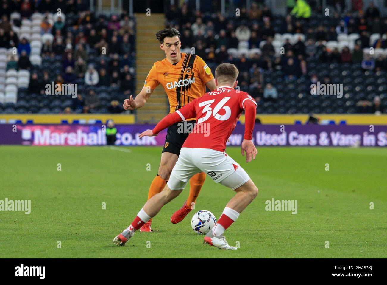 Jacob Greaves #4 von Hull City legt den Ball in Hull, Großbritannien, am 12/11/2021. (Foto von James Heaton/News Images/Sipa USA) Stockfoto