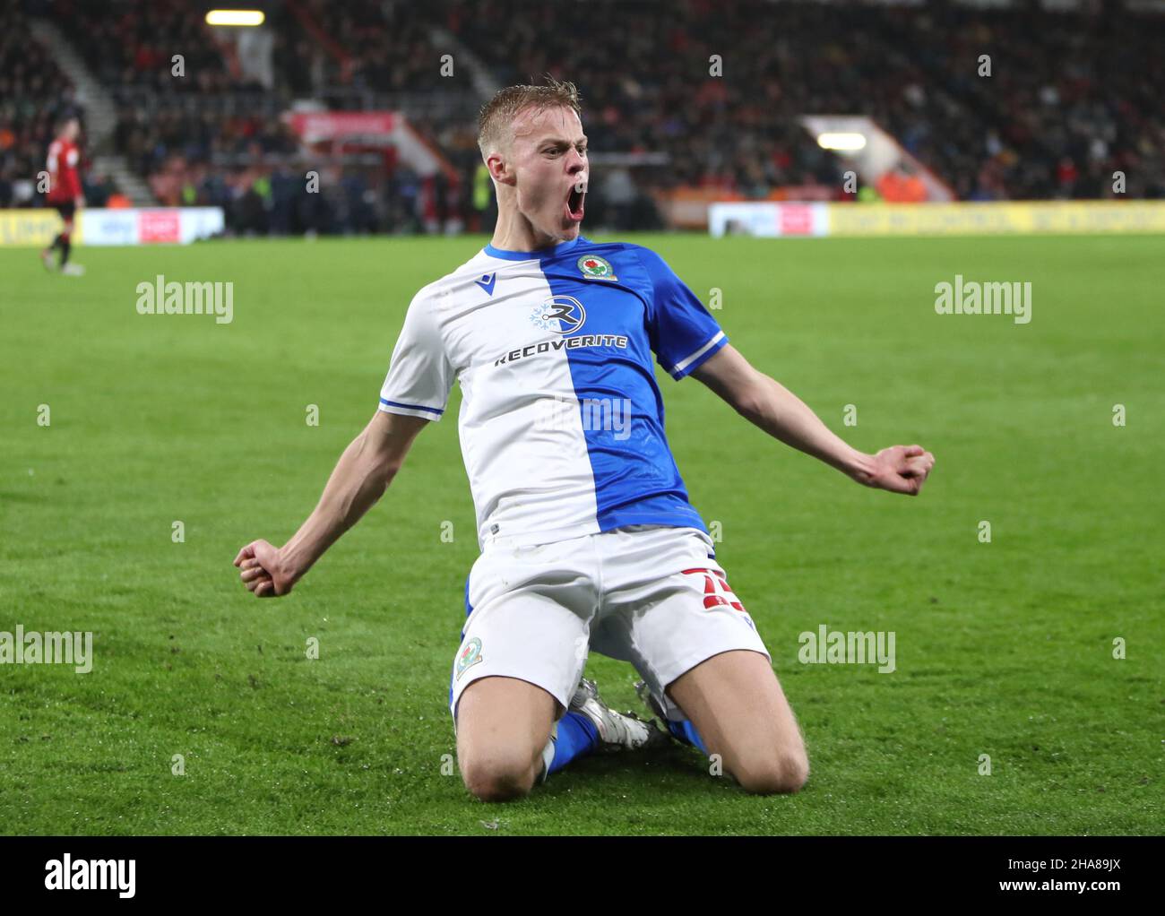 Jan Paul van Hecke von Blackburn Rovers feiert das zweite Tor des Spiels während des Sky Bet Championship-Spiels im Vitality Stadium in Bournemouth. Bilddatum: Samstag, 11. Dezember 2021. Stockfoto