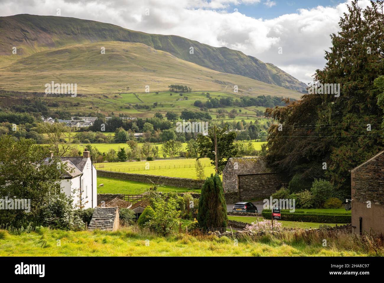 Großbritannien, Cumbria, Allerdale, Keswick, Threlkeld, Blick über das Tal zu Wanthwaite Crags in der Ferne Stockfoto