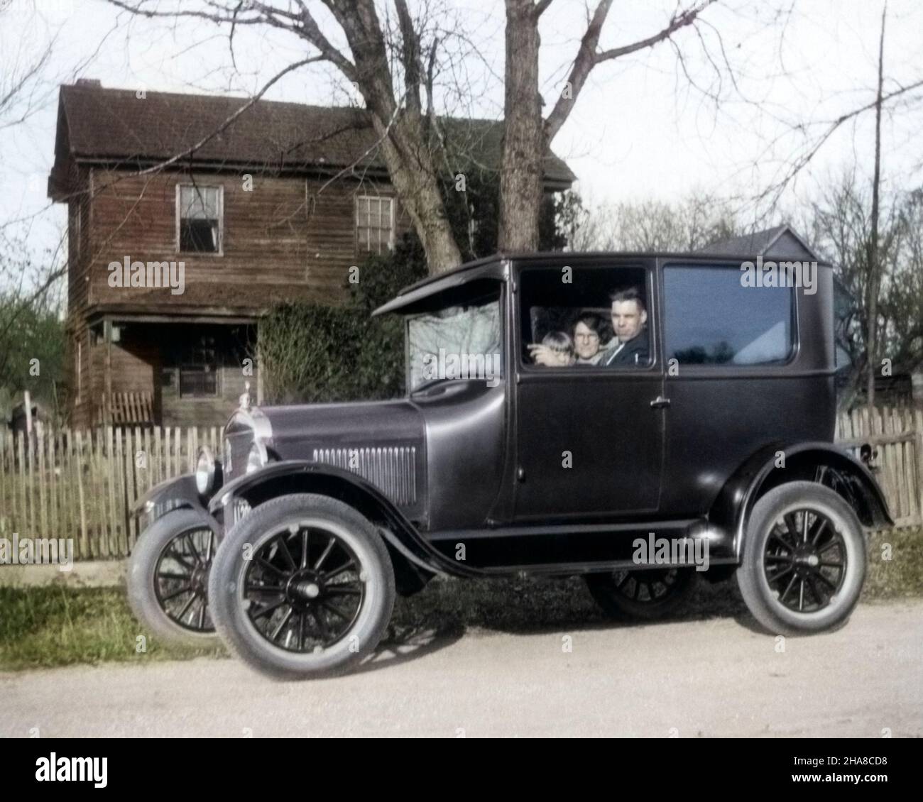 Tin vintage car -Fotos und -Bildmaterial in hoher Auflösung – Alamy
