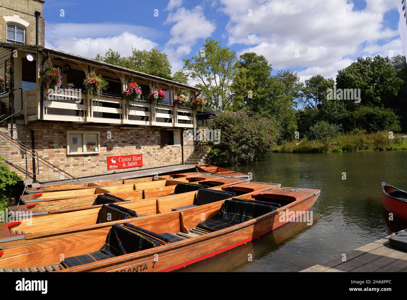 Neben Neben booten -Fotos und -Bildmaterial in hoher Auflösung – Alamy
