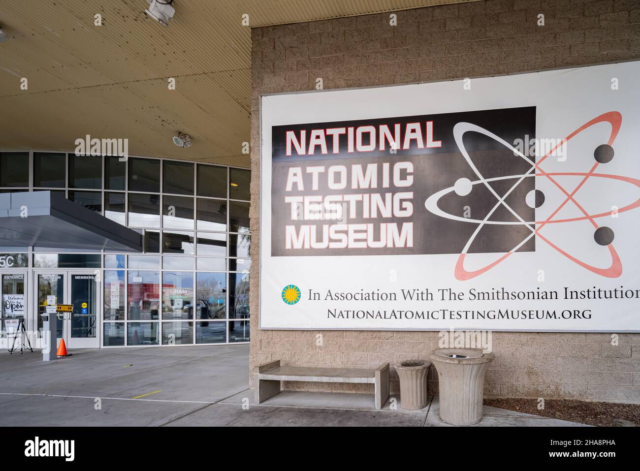 Las Vegas, MÄR 12 2021 - Außenansicht des National Atomic Testing Museum Stockfoto