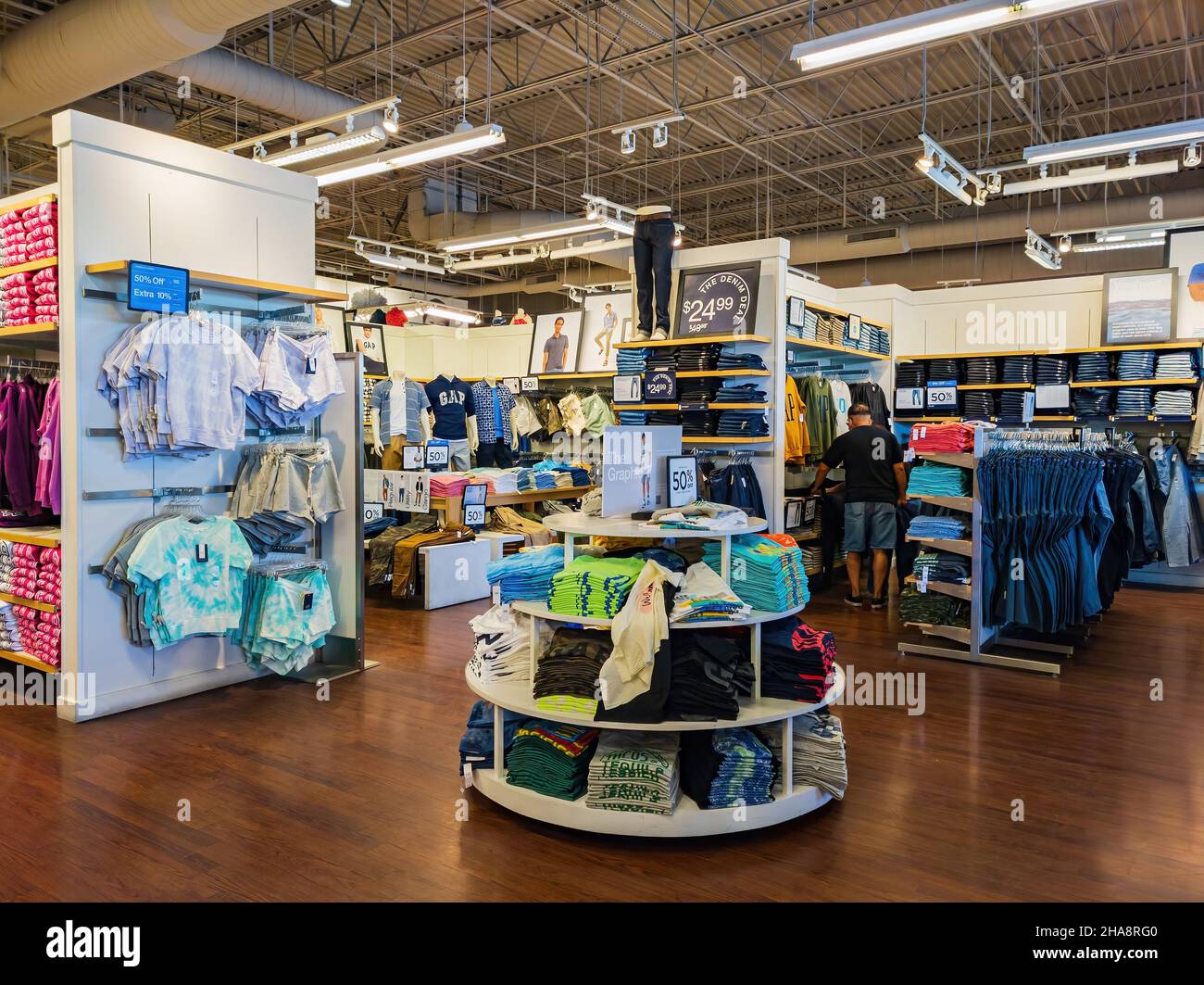 Las Vegas, MAI 15 2021 - Innenansicht der Las Vegas South Premium Outlets Stockfoto