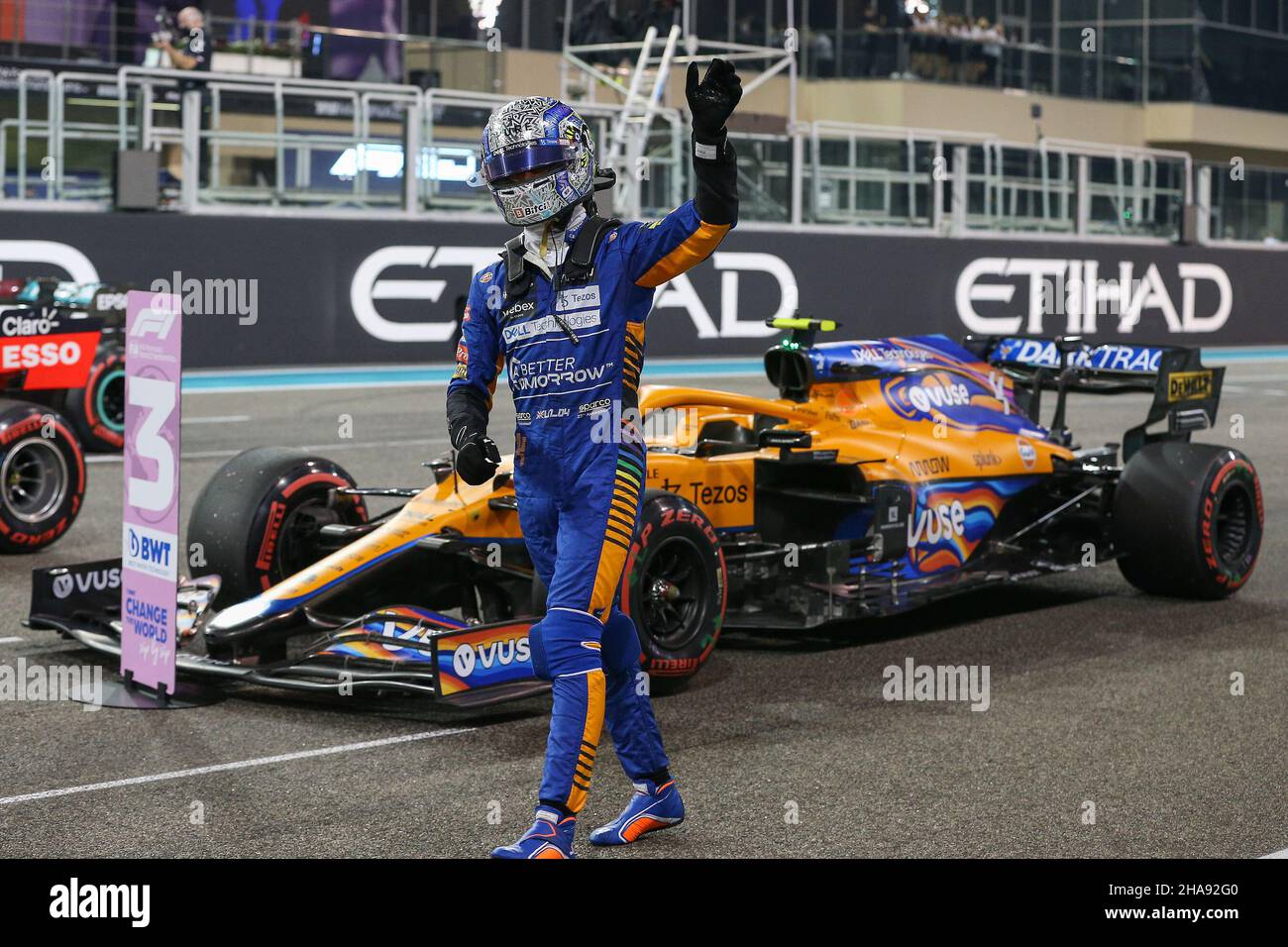 Yas Marina Circuit, Yas Island, 11. Dezember 2021 Lando Norris (GBR), McLaren MCL35ML feiert P3 nach dem Qualifying während der FORMEL 1 ETIHAD AIRWAYS ABU DHABI GRAND PRIX 2021 Vereinigte Arabische Emirate Phil Duncan Stockfoto