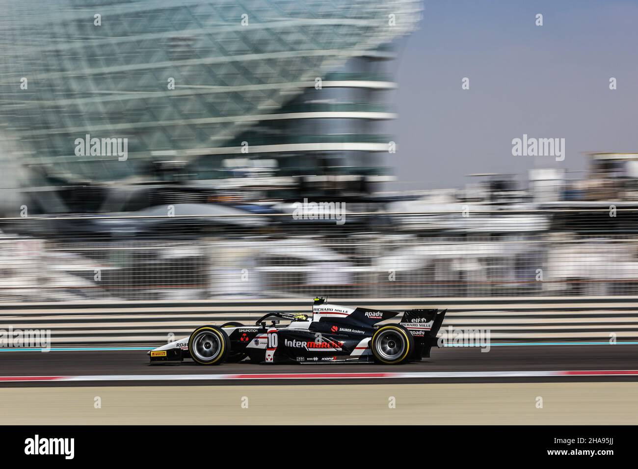 10 Pourchaire Theo (Fra), ART Grand Prix, Dallara F2, Aktion während des 8th. Rennens der FIA Formula 2 Championship 10 vom 12. Bis 2021. Dezember 2021 auf dem Yas Marina Circuit, in Yas Island, Abu Dhabi - Foto: Diederik Van der Laan/DPPI/LiveMedia Stockfoto