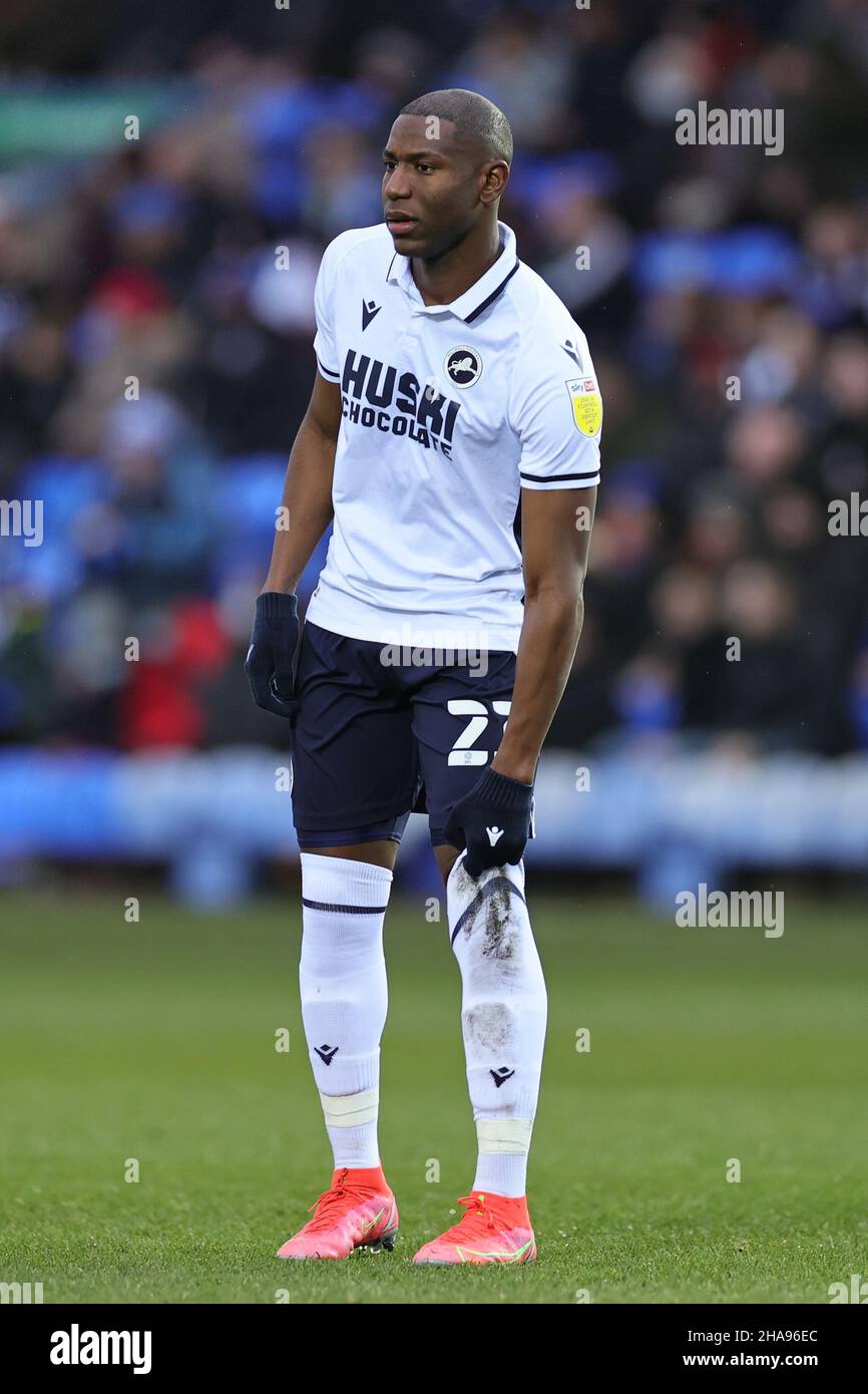 PETERBOROUGH, GBR. DEZ 11TH. Benik Afobe von Millwall während des Sky Bet Championship-Spiels zwischen Peterborough United und Millwall in der London Road, Peterborough, am Samstag, dem 11th. Dezember 2021. (Kredit: James Holyoak | MI News) Kredit: MI Nachrichten & Sport /Alamy Live News Stockfoto