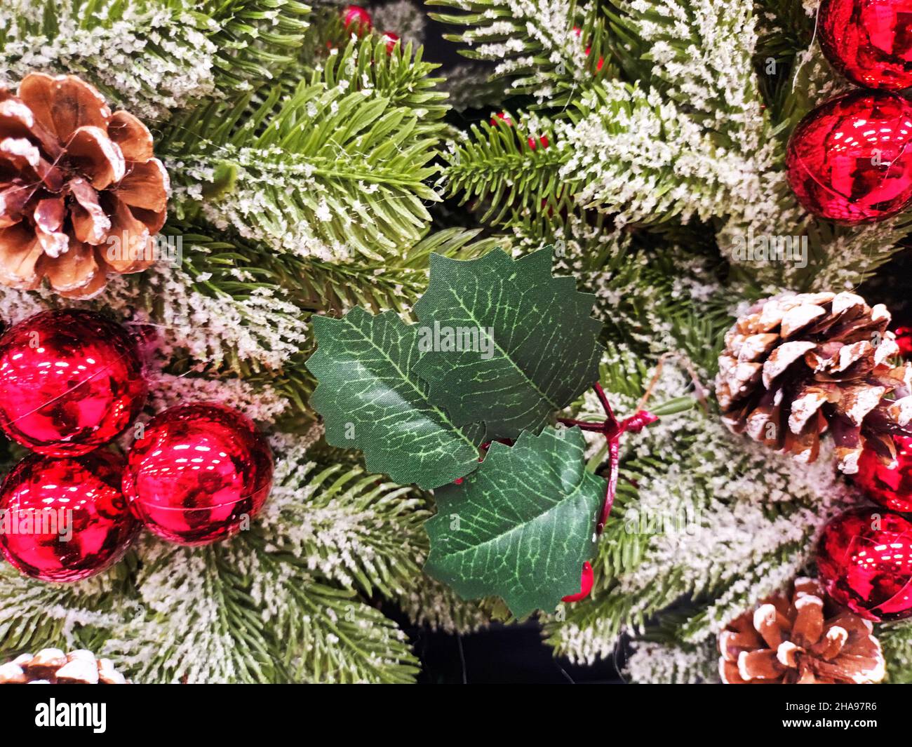 Die schöne und glänzende Weihnachts- und Neujahrsdekoration. Stockfoto