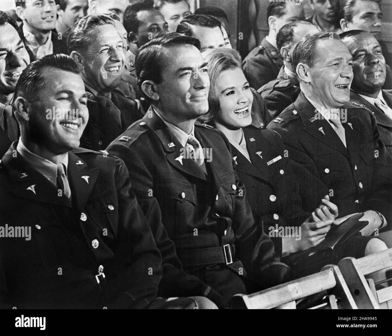 Gregory Peck, Angie Dickinson, am Set des Films, „Captain Newman, M.D.“, Universal Pictures, 1963 Stockfoto