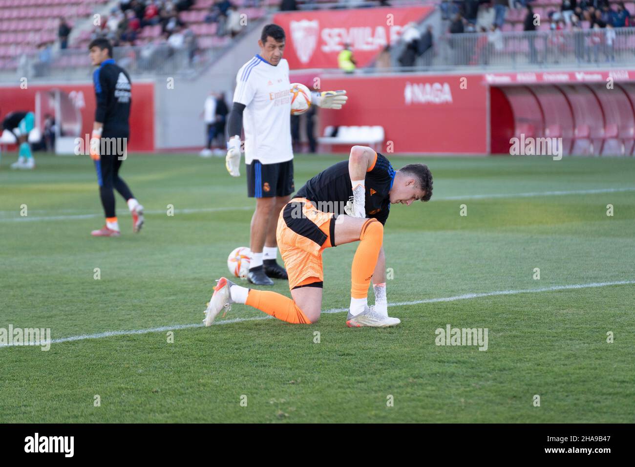 Luis López steht vom Boden auf, nachdem er ein Tor im Training gestoppt hat.Quelle: Alejandra Hidalgo/Alamy Live News Stockfoto