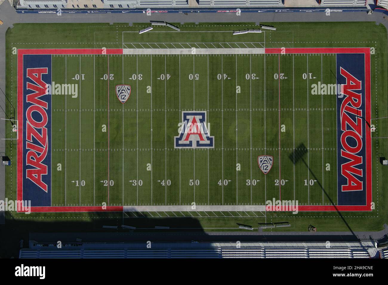 Eine Luftaufnahme des Wildcats-Logos der University of Arizona auf dem Fußballfeld des Arizona Stadions, Dienstag, 2. März 2021, in Tucson, Arizona Stockfoto