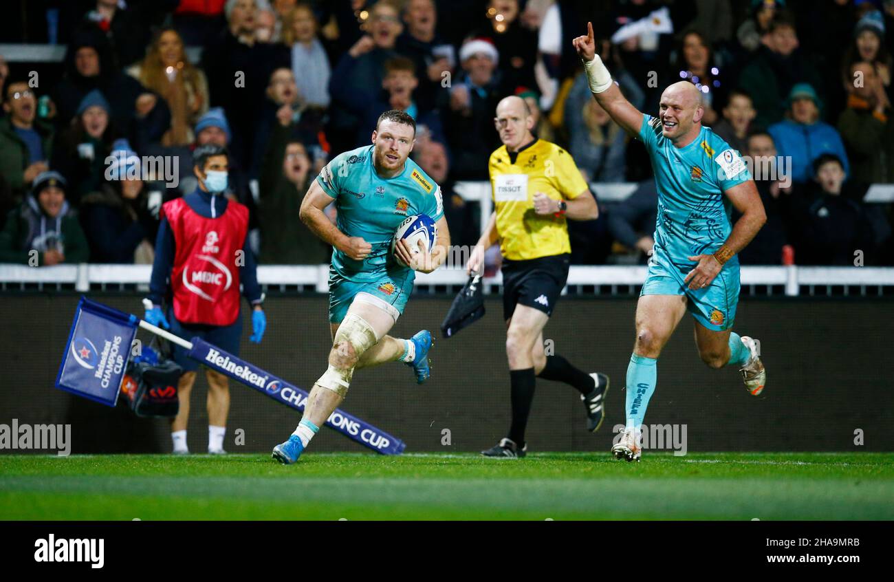 Sam Simmonds von Exeter Chiefs versucht es beim Heineken Champions Cup-Spiel in Sandy Park, Exeter. Bilddatum: Samstag, 11. Dezember 2021. Stockfoto