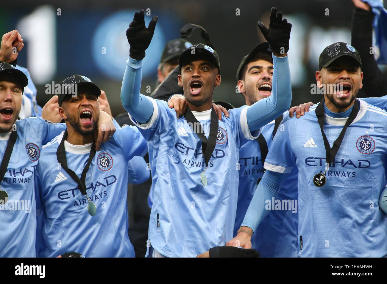 11. Dezember 2021: Der New York City FC feiert nach einem Spiel zwischen dem New York City FC und Portland Timbers im Providence Park in Portland, OR. Der FC New York City gewann 1-1 Elfmeterschießen und gewann den MLS Cup 2021. Sean Brown/CSM Stockfoto