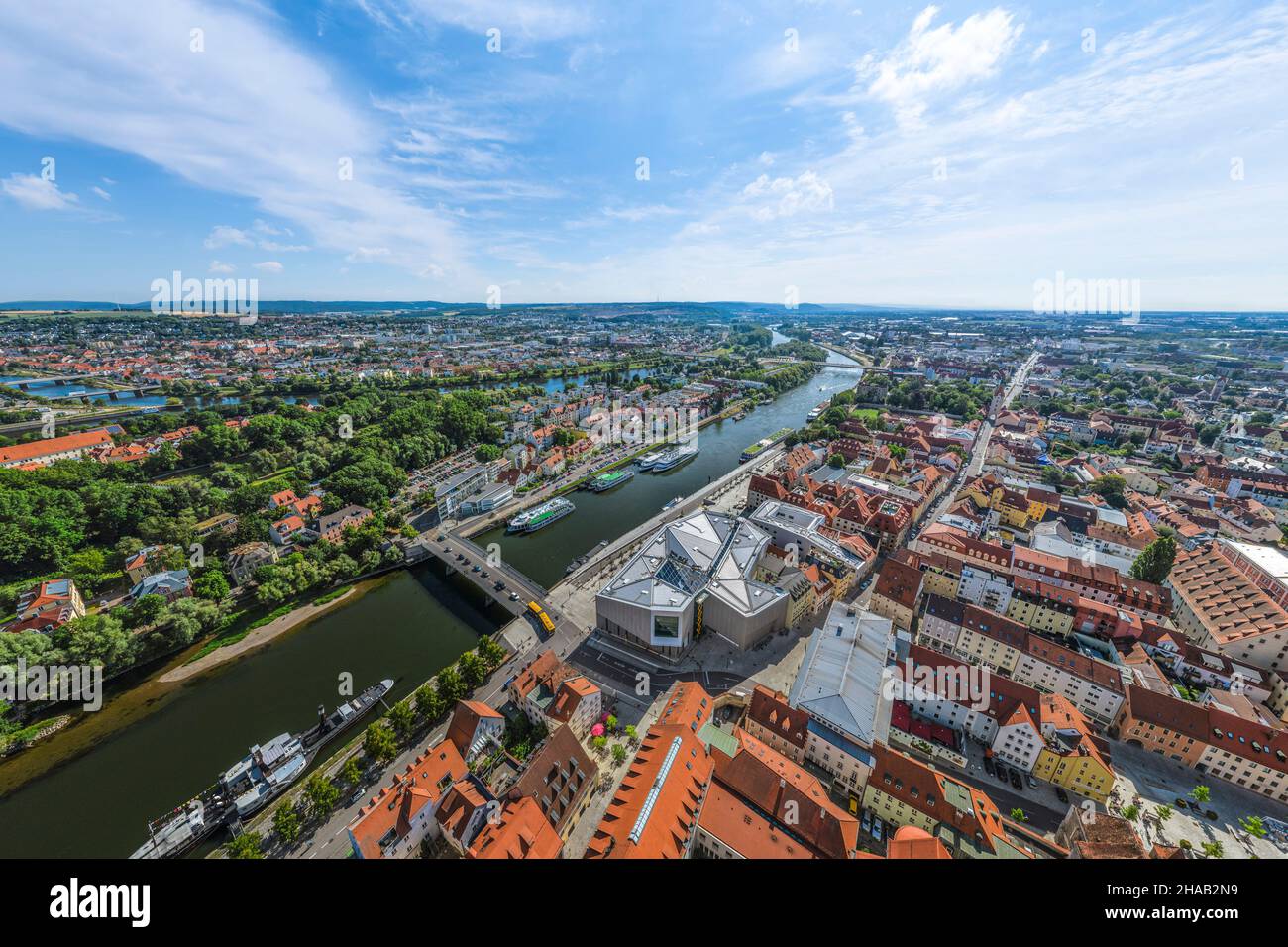 Steinerne Br cke Regensburg Von Oben Fotos Und Bildmaterial In Hoher steinerne-br-cke-regensburg-von-oben-fotos-und-bildmaterial-in-hoher