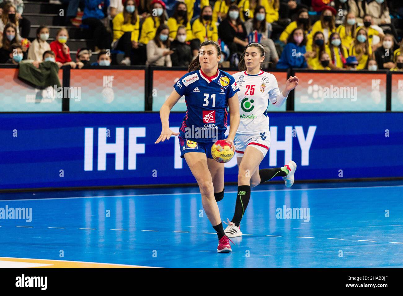 Lucie Granier aus Frankreich während der IHF-Frauen-Weltmeisterschaft 2021, Hauptspiel der III. Runde zwischen Serbien und Frankreich am 11. Dezember 2021 im Palau d'Esports de Granollers in Granollers, Barcelona, Spanien - Foto: Javier Borrego/DPPI/LiveMedia Stockfoto
