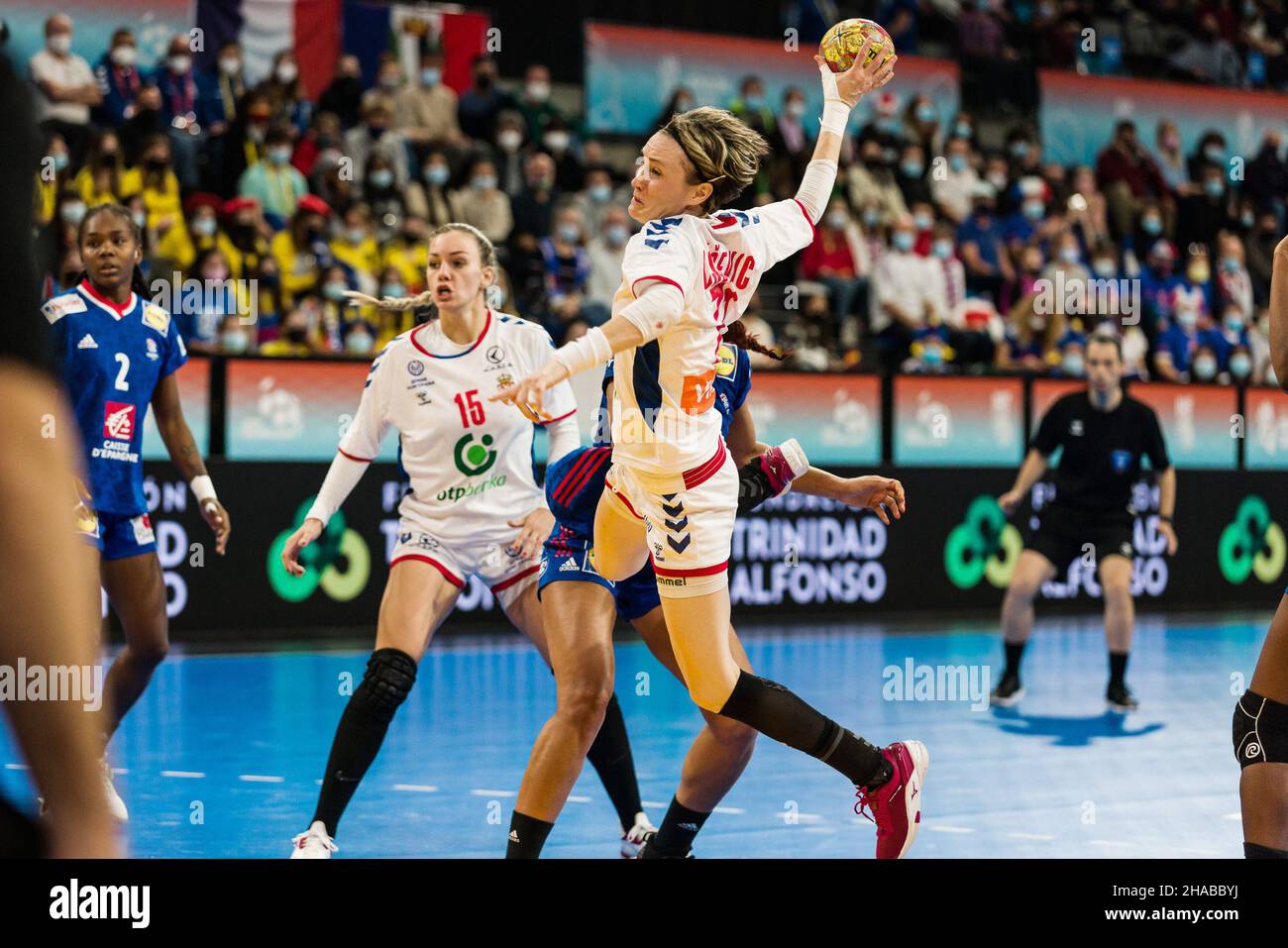 Kristina Liscevic aus Serbien während der IHF-Frauen-Weltmeisterschaft 2021, Hauptspiel der III. Runde zwischen Serbien und Frankreich am 11. Dezember 2021 im Palau d'Esports de Granollers in Granollers, Barcelona, Spanien - Foto: Javier Borrego/DPPI/LiveMedia Stockfoto