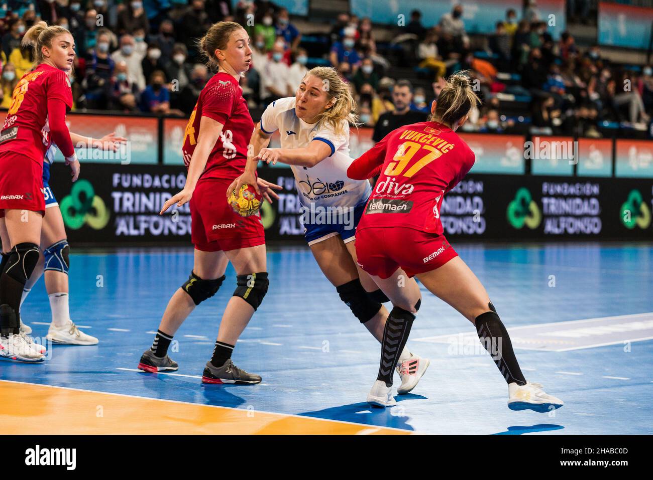 Yaroslava Frolova von RHF während der IHF-Frauen-Weltmeisterschaft 2021, Main Round III Handballspiel zwischen Montenegro und RHF (Russland) am 11. Dezember 2021 im Palau d'Esports de Granollers in Granollers, Barcelona, Spanien - Foto: Javier Borrego/DPPI/LiveMedia Stockfoto