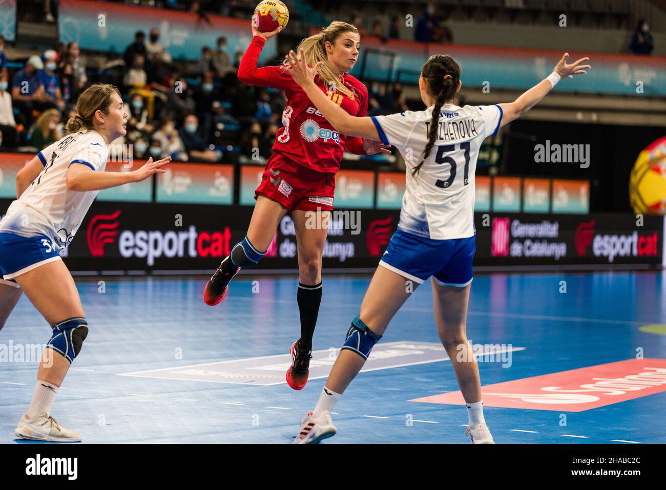 Matea Pletikosic aus Montenegro während der IHF-Frauen-Weltmeisterschaft 2021, Main Round III Handballspiel zwischen Montenegro und RHF (Russland) am 11. Dezember 2021 im Palau d'Esports de Granollers in Granollers, Barcelona, Spanien - Foto: Javier Borrego/DPPI/LiveMedia Stockfoto