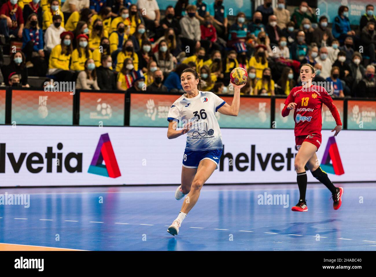 Iuliia Managarova von RHF während der IHF-Frauen-Weltmeisterschaft 2021, Main Round III Handballspiel zwischen Montenegro und RHF (Russland) am 11. Dezember 2021 im Palau d'Esports de Granollers in Granollers, Barcelona, Spanien - Foto: Javier Borrego/DPPI/LiveMedia Stockfoto