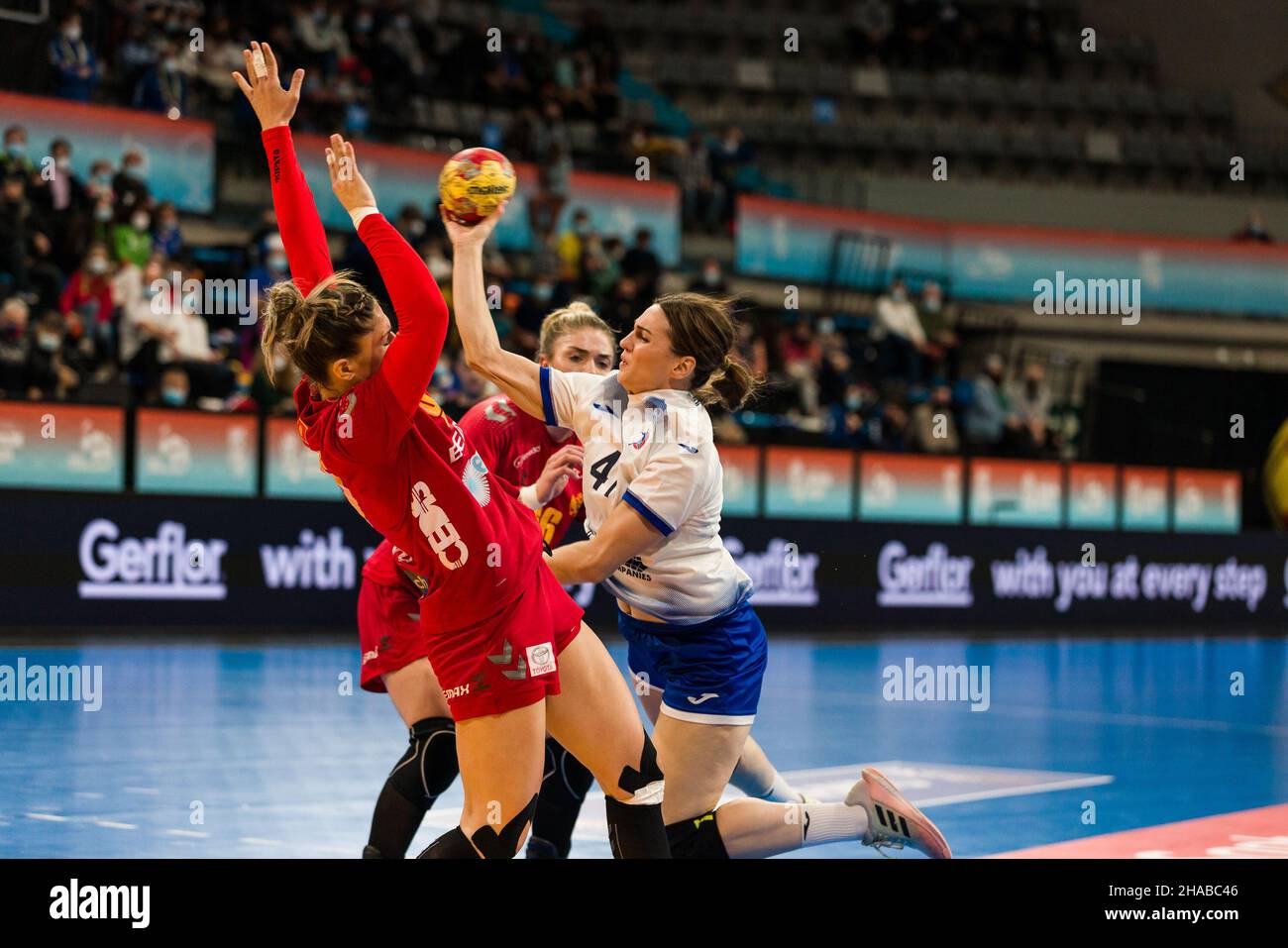 Veronika Nikitina von RHF während der IHF-Frauen-Weltmeisterschaft 2021, Main Round III Handballspiel zwischen Montenegro und RHF (Russland) am 11. Dezember 2021 im Palau d'Esports de Granollers in Granollers, Barcelona, Spanien - Foto: Javier Borrego/DPPI/LiveMedia Stockfoto