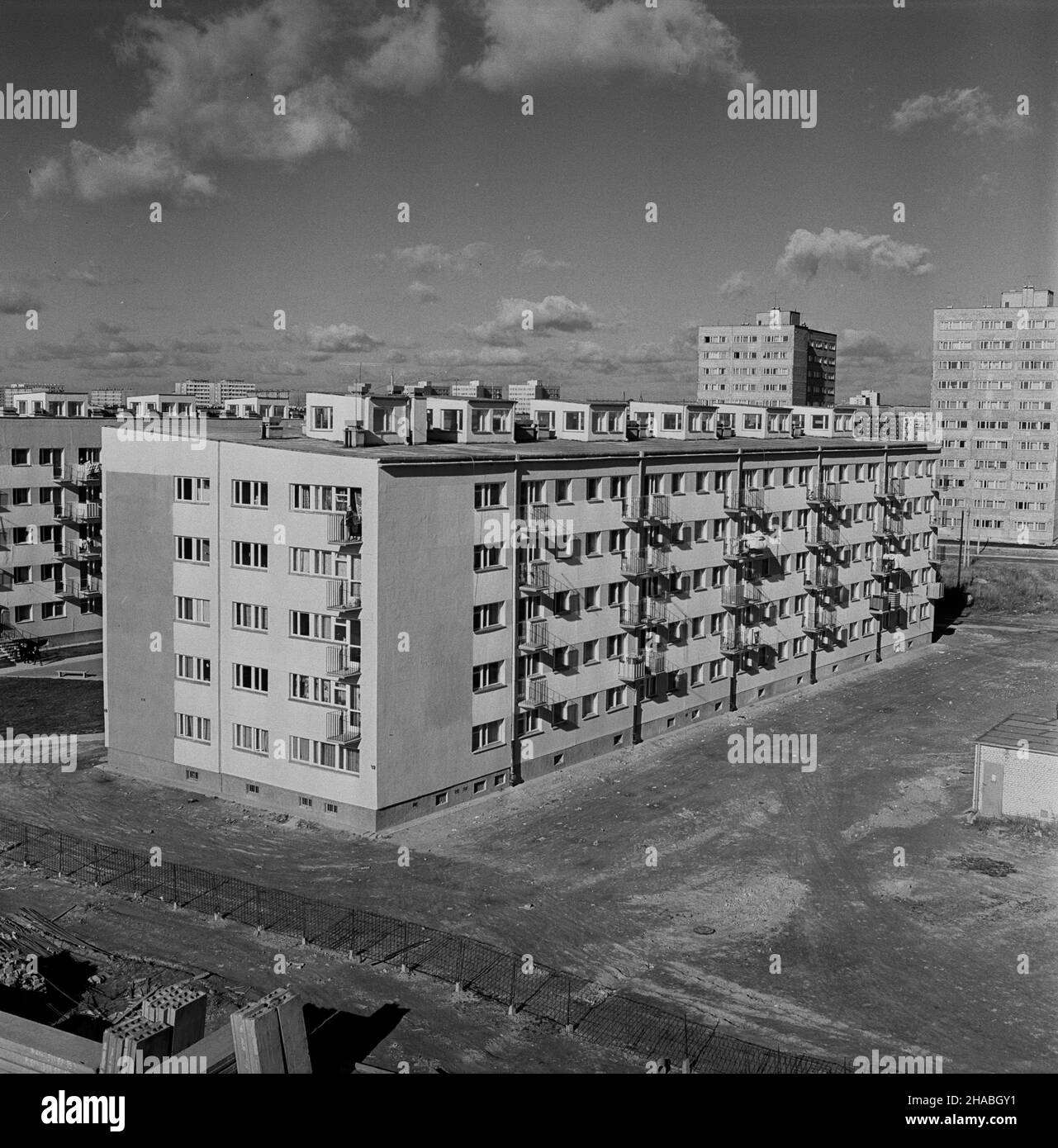 Warszawa, 1969-10. Warszawska Spó³dzielnia Mieszkaniowa - Rakowiec. NZ. osiedle mieszkaniowe - Rakowiec projectu architektów: Zofii Hansen, Oskara Hansena, Zdzis³awa Malickiego i M. Szymanowskiego. Ad PAP/Marian Soko³owski Dok³adny dzieñ wydarzenia nieustalony. Warschau, 1969. Okt. Der Warschauer Wohnungsbau - Rakowiec. Im Bild: Die von den Architekten Zofia Hansen, Oskar Hansen, Zdzislaw Malicki und M. Szymanowski entworfene Siedlung. Ad PAP/Marian Sokolowski Stockfoto