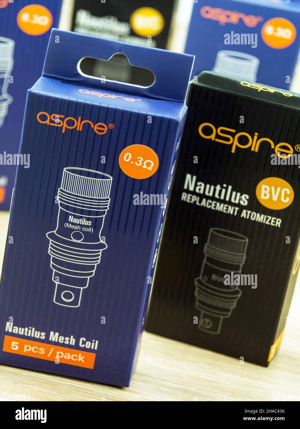 Hamburg, Deutschland - Oktober 31 2021: E-Zigaretten und Aspire Nautilus Mesh Coil Stockfoto