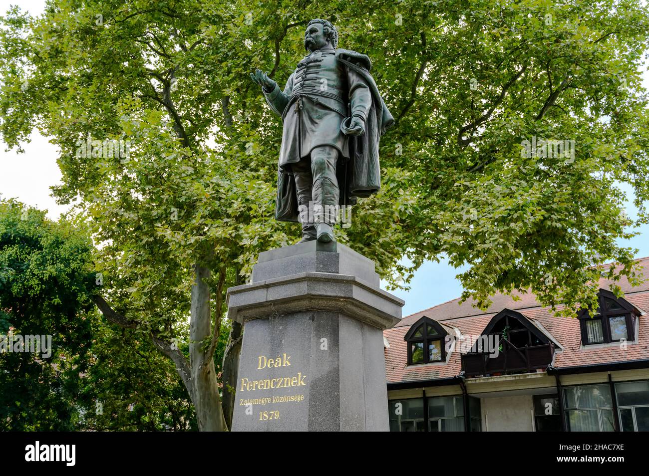 Statue von Deak Ferenc vor der Deak Ferenc Kreisbibliothek in Zalaegerszeg, Ungarn Stockfoto