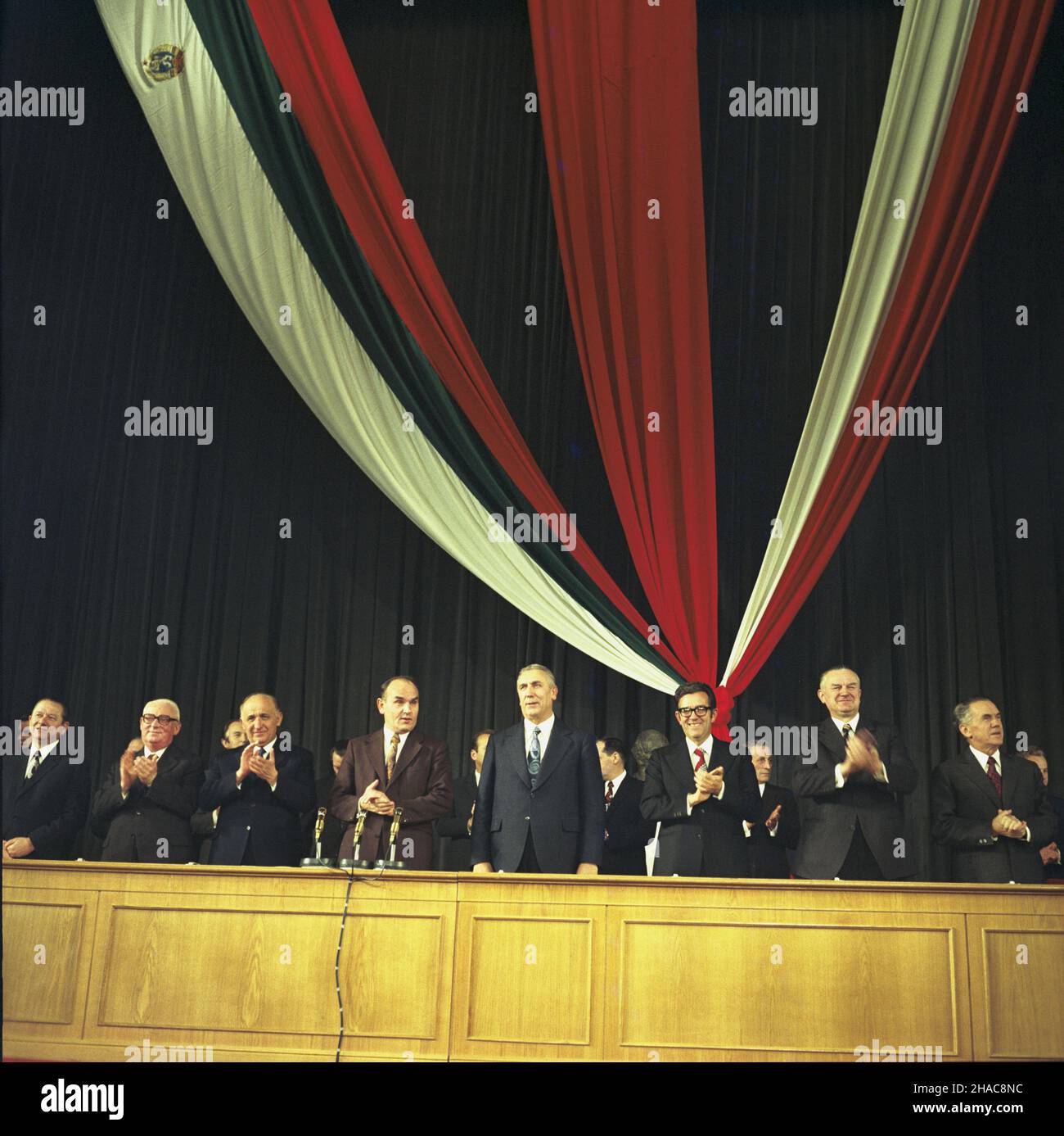 Warszawa 15.11.1973. Wizyta delegacji Ludowej Republiki Bu³garii pod przewodnictsem i sekretarza KC Bu³garskiej Partii Komunistycznej, przewodnicz¹cego Rady Pañstwa LRB Todora ¯iwkowa, w dniach 12-16 listopada. Spotkanie z warszawiakami w Sali Kongressowej Pa³acu Kultury i Nauki (PKiN). NZ. od lewej: cz³onek Biura Politycznego Komitetu Centralnego, cz³onek Rady Pañstwa Edward Babiuch, przewodnicz¹cy Rady Pañstwa Henryk Jab³oñski, Todor ¯iwkow, i sekretarz Komitetu Warszawskiego PZPR w Warszawie i zastêpca cz³onka Biura Politycznego KC PZPR Józef Kêpa, i sekretarz Komitetu Centralj Z Stockfoto