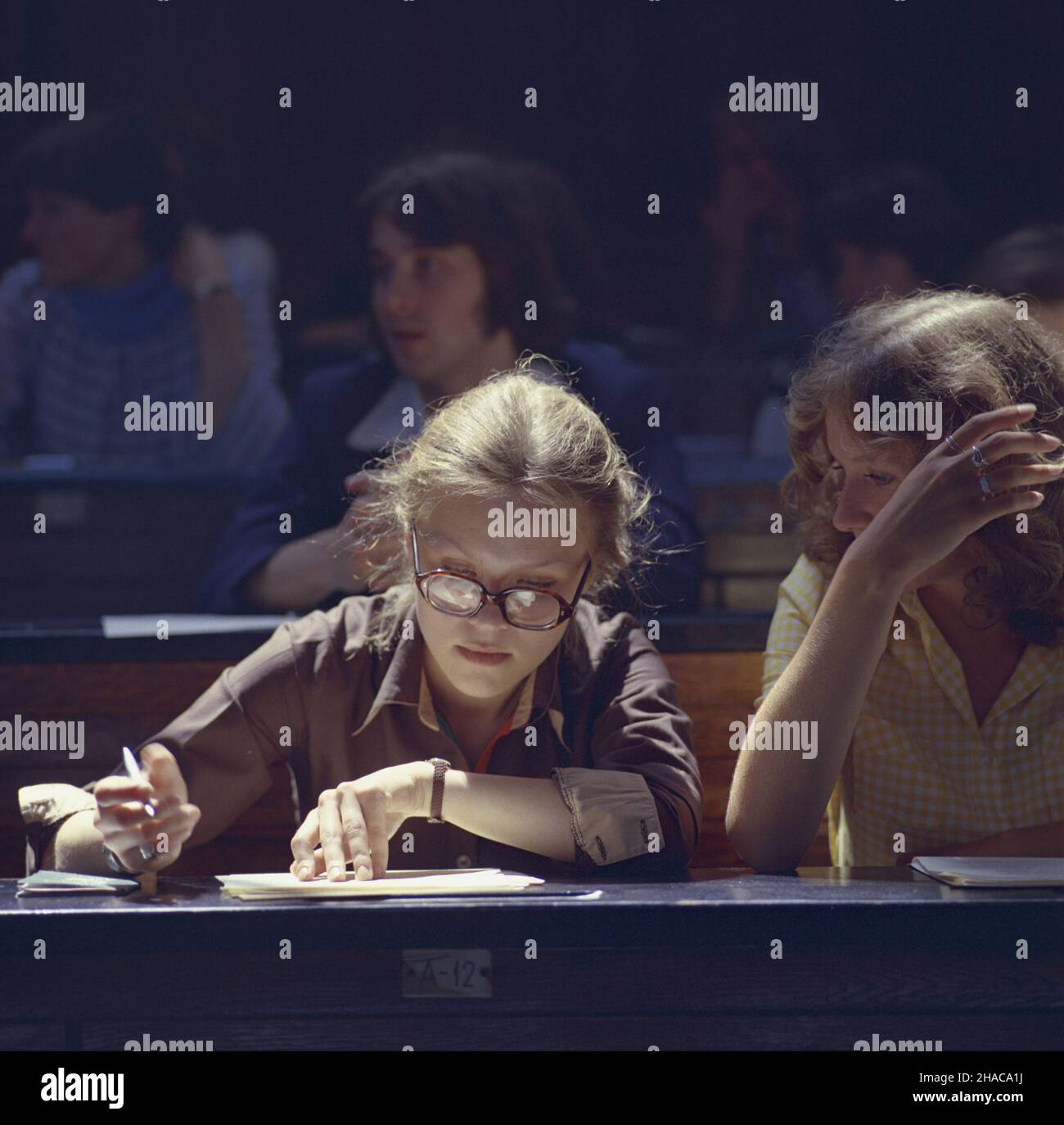 Warszawa 1977. Egzaminy wstêpne, Uniwersytet Warszawski. js PAP/Jan Morek Dok³adny miesi¹c i dzieñ wydarzenia nieustalone. Warschau, 1977. Aufnahmeprüfungen, Universität Warschau. js PAP/Jan Morek Veranstaltungstag unbekannt Stockfoto