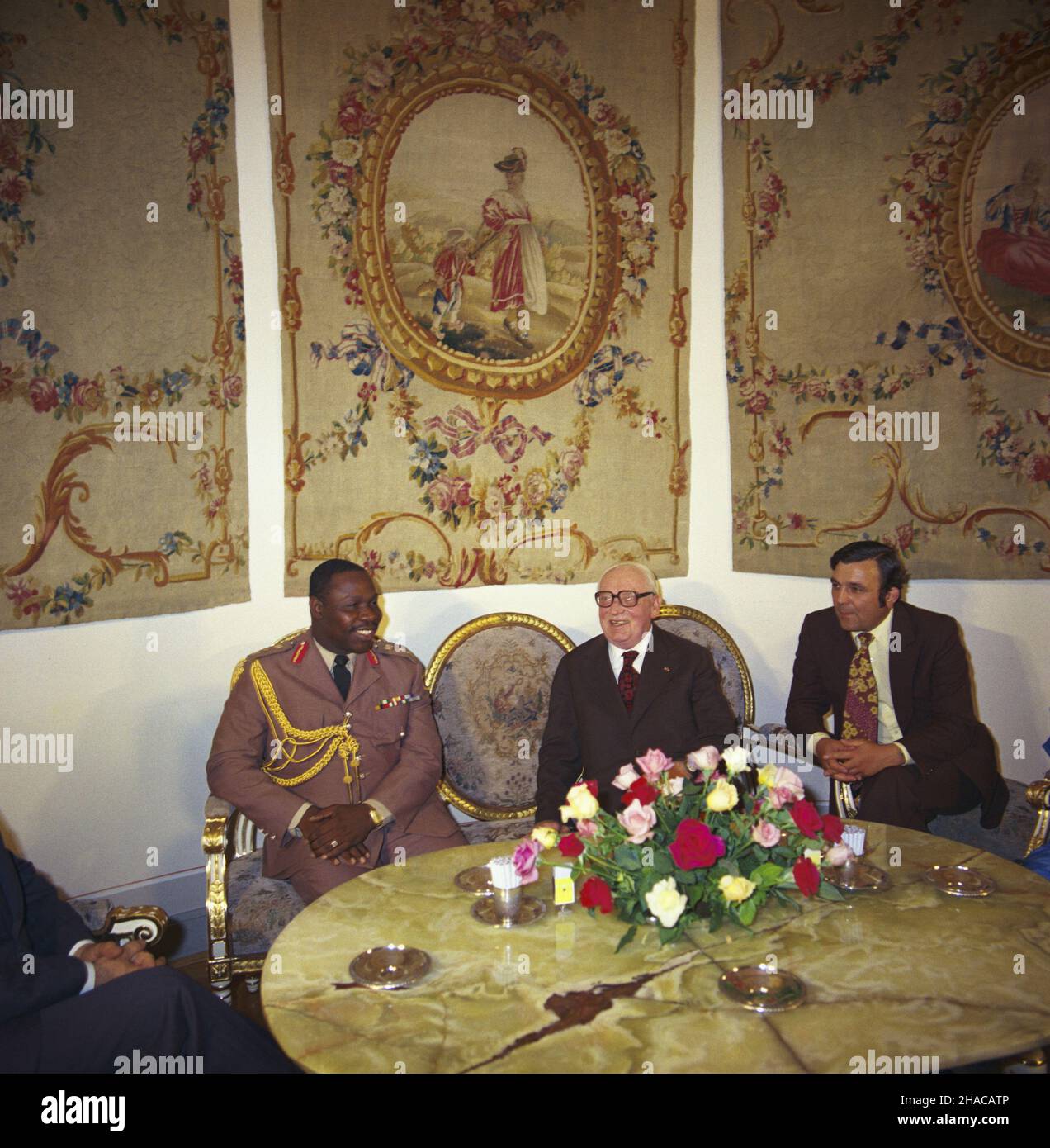 Warszawa 07.06.1978. Oficjalna wizyta szefa Federalnego Rz¹du Wojskowego Nigerii genera³a Oluseguna Obasanjo (L) w Polsce. Spotkanie w Belwederze z przewodnicz¹cym Rady Pañstwa PRL Henrykiem Jab³oñskim (2L). js PAP/Leszek £o¿yñski Warschau, 7. Juni 1978. General Olusegun Obasanjo (L), Chef der Bundesmilitärregierung von Nigeria, besucht Polen offiziell. Treffen mit dem Vorsitzenden des Ministerrats der Volksrepublik Polen Henryk Jablonski im Schloss Belvedere. js PAP/Leszek £o¿yñski Stockfoto