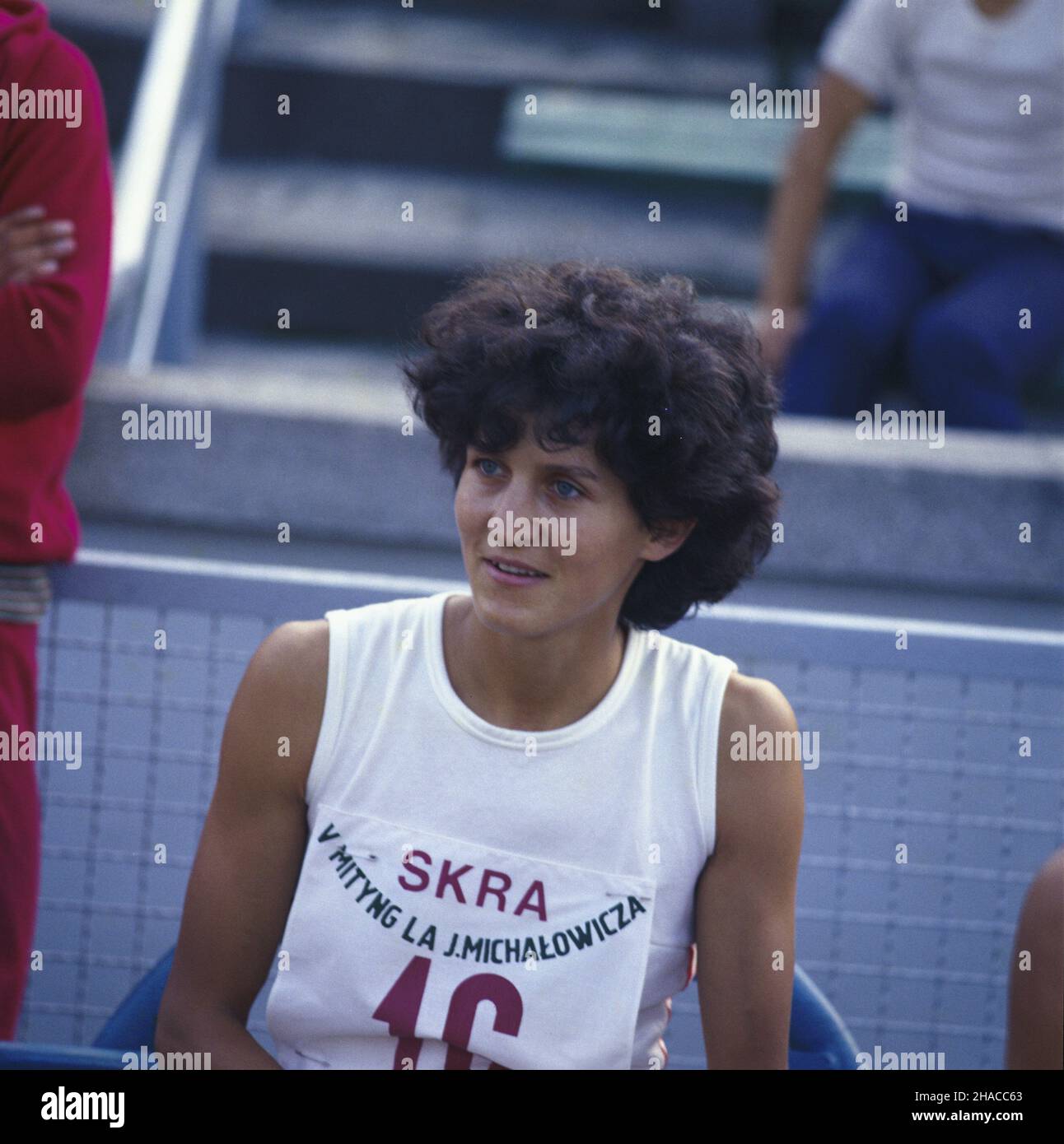 Warszawa 07,1979. GRA¿yna Rasztyn - polska lekkoatletka - p³otkarka, podczas V Mityngu Lekkoatletycznego Jerzego Micha³owicza na stadionie Skry. mta PAP/Leszek £o¿yñski Dok³adny dzieñ wydarzenia nieustalony. Warschau, Juli 1979. Grazyna Rasztyn - Polens Athletin, Hürdenläuferin - während des Jerzy Michalowicz 5th Field and Track Meeting im Skra Stadion. mta PAP/Leszek Lozynski Stockfoto