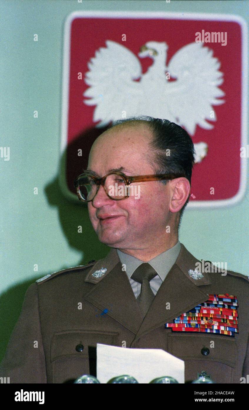 Warszawa 11,1981. I sekretarz KC PZPR oraz Minister obrony narodowej genera³ Wojciech Jaruzelski. msa PAP/Jan Morek Dok³adny dzieñ wydarzenia nieustalony. Warschau, November 1981. General Wojciech Jaruzelski, 1st Sekretär des Zentralkomitees der Vereinigten Polnischen Arbeiterpartei und Verteidigungsminister. msa PAP/Jan Morek Veranstaltungstag unbekannt Stockfoto