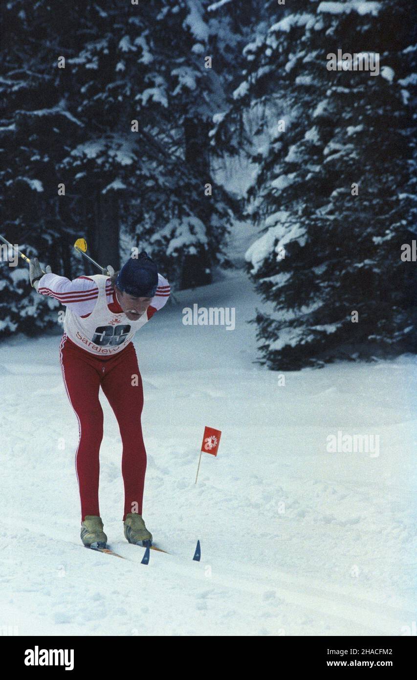 Jugos³awia Sarajewo 19.02.1984. Zimowe Igrzyska Olimpijskie w dniach 8-19 lutego. NZ. polski biegacz narciarski Józef £uszczek na trasie biegu na 50 km stylem klasycznym. js PAP/Wojciech Kryñski Jugoslawien Sarajevo Februar 1984. Die Olympischen Winterspiele am 8-19. Februar. Im Bild: Polens Skirennfahrer Jozef Luszczek auf der 50 Kilometer langen klassizistischen Strecke. js PAP/Wojciech Krynski genaues Datum unbekannt. Stockfoto