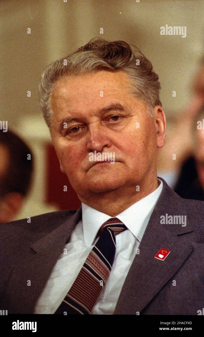 Warszawa 16.03.1984. Pa³ac Kultury i Nauki (PKiN), Sala Kongresowa. Krajowa Conferencja Delegatów PZPR (Polskiej Zjednoczonej Partii Robotniczej). NZ. dzia³acz partyjny, pose³ na Sejm Stanis³aw Opa³ko. js PAP/Wojciech Kryñski Warschau, 16. März 1984. Die Nationale Delegiertenkonferenz der Polnischen Vereinigten Arbeiterpartei (PUWP) in der Kongresshalle des Kultur- und Wissenschaftspalastes. Im Bild: PUWP Executive und MP Stanislaw Opalko. js PAP/Wojciech Krynski Stockfoto