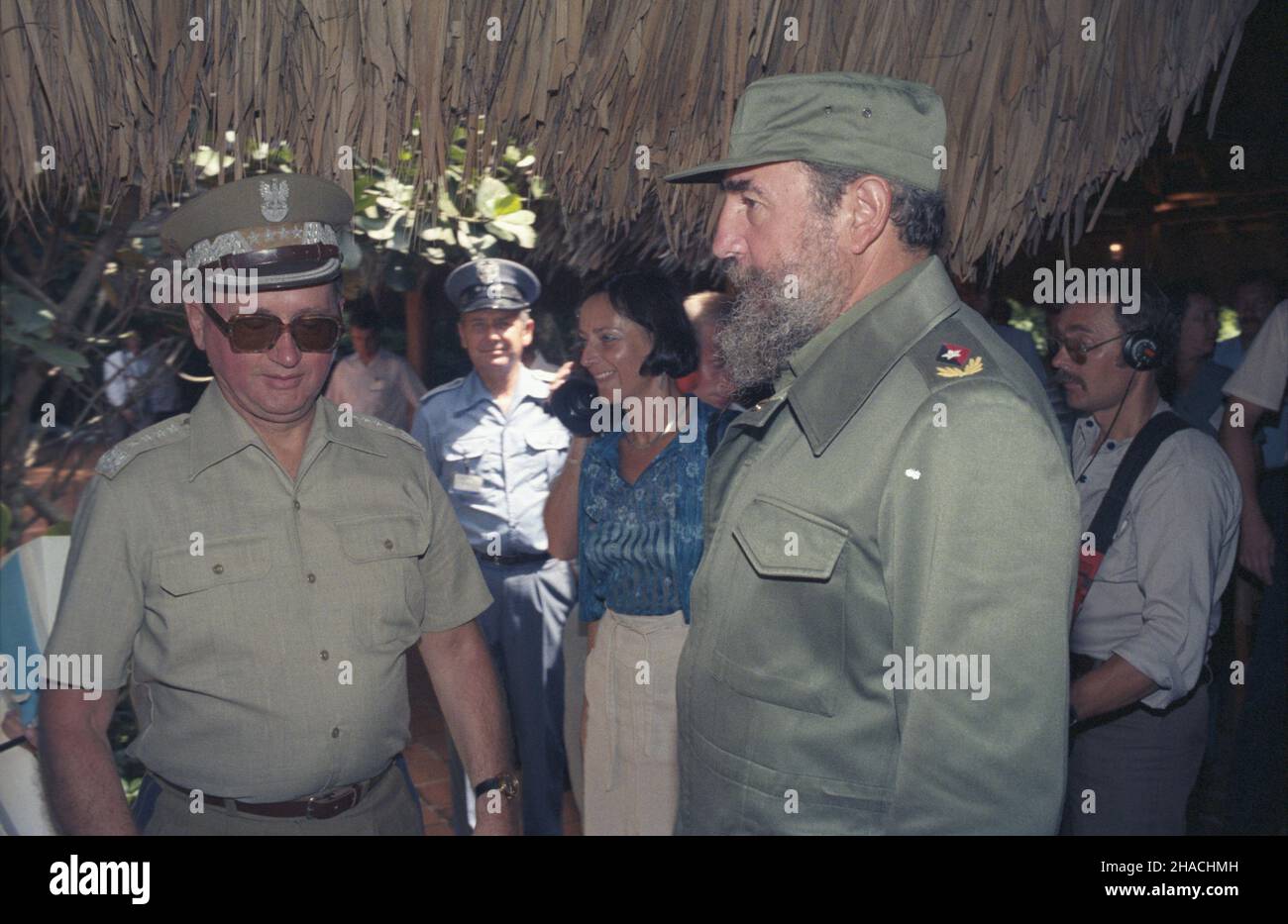 Kuba Hawana 24.09.1985. Wizyta premiera i przewodnicz¹cego Rady Pañstwa Polskiej Rzeczypospolitej Ludowej gen. Wojciecha Jaruzelskiego na Kubie (20-24.09.1985). NZ. przewodnicz¹cy Rady Pañstwa, I sekretarz Komunistycznej Partii Kuby Fidel Castro (P), Wojciech Jaruzelski (L). wb PAP/Jan Morek Kuba Havanna 24. September 1985. Der Premierminister und Staatsoberhaupt der Volksrepublik Polen Wojciech Jaruzelski besucht Kuba (20.-24. September 1985). Im Bild: Der Vorsitzende des Staatsrats, 1st Sekretär der Kommunistischen Partei Kubas Fidel Castro (R), Wojciech Jaruz Stockfoto