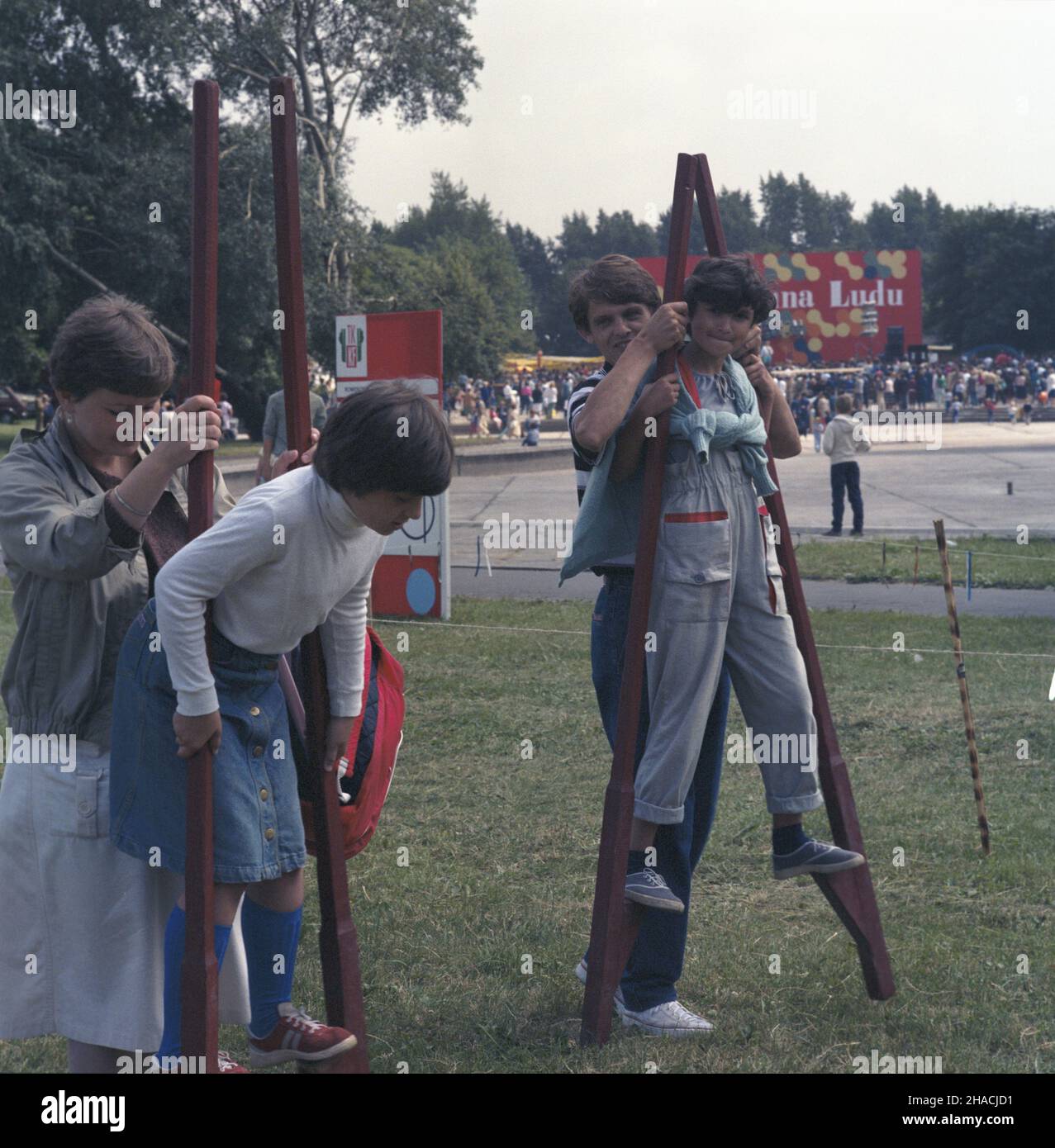 Warszawa 06,1986. Œwiêto Trybuny Ludu (21-22,06). msa PAP/Wojciech Kryñski Dok³adny dzieñ wydarzenia nieustalony. Warschau, Juni 1986. Feierlichkeiten anlässlich der Trybuna Ludu täglich (21. Bis 22. Juni). msa PAP/Wojciech Krynski Veranstaltungstag unbekannt Stockfoto