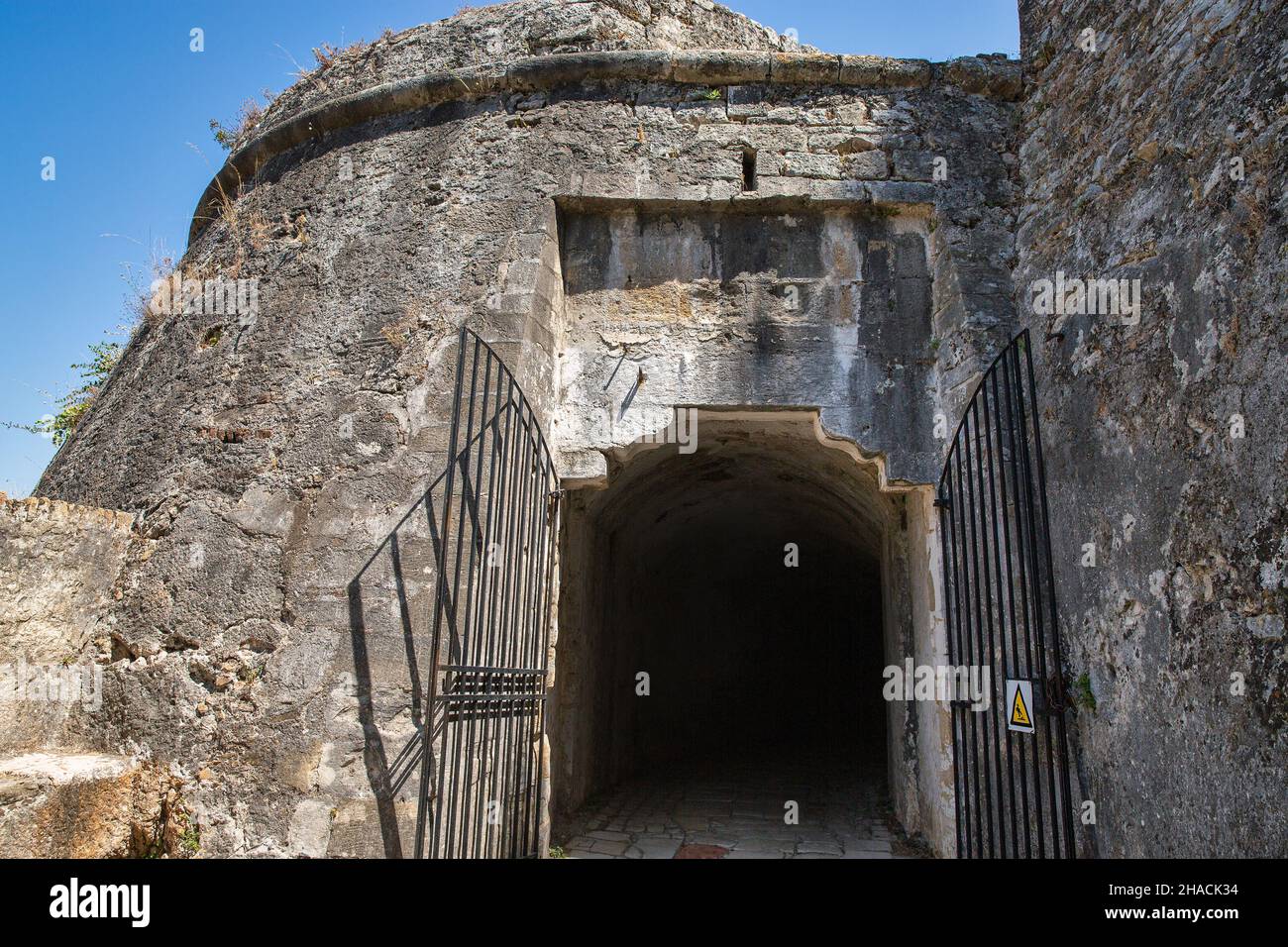 Berühmte touristische Sehenswürdigkeit Alte venezianische Festung auf dem Hügel. Kerkyra, Korfu, Griechenland Stockfoto