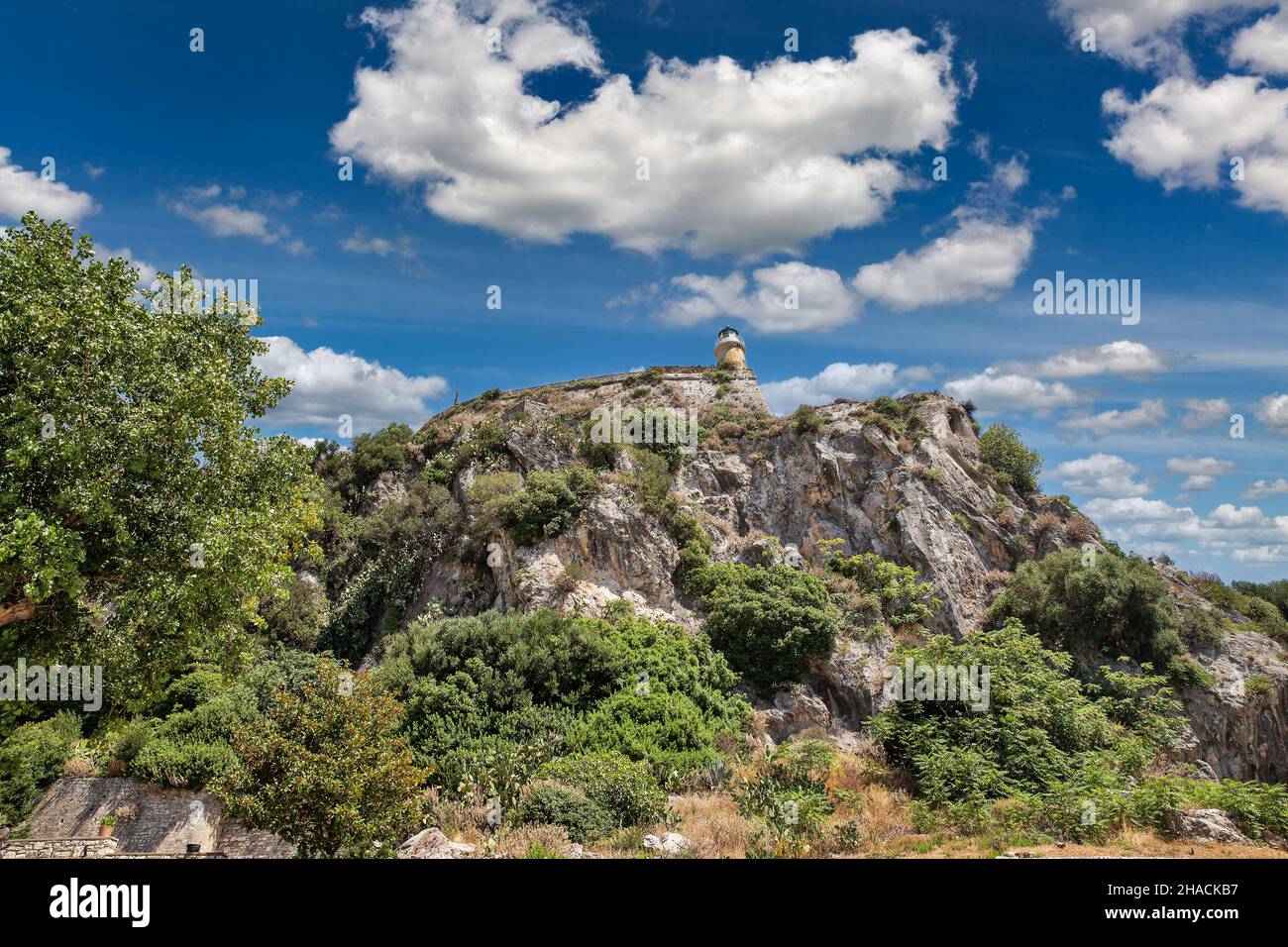 Berühmte touristische Wahrzeichen Alte venezianische Festung und Leuchtturm. Kerkyra, Korfu, Griechenland Stockfoto