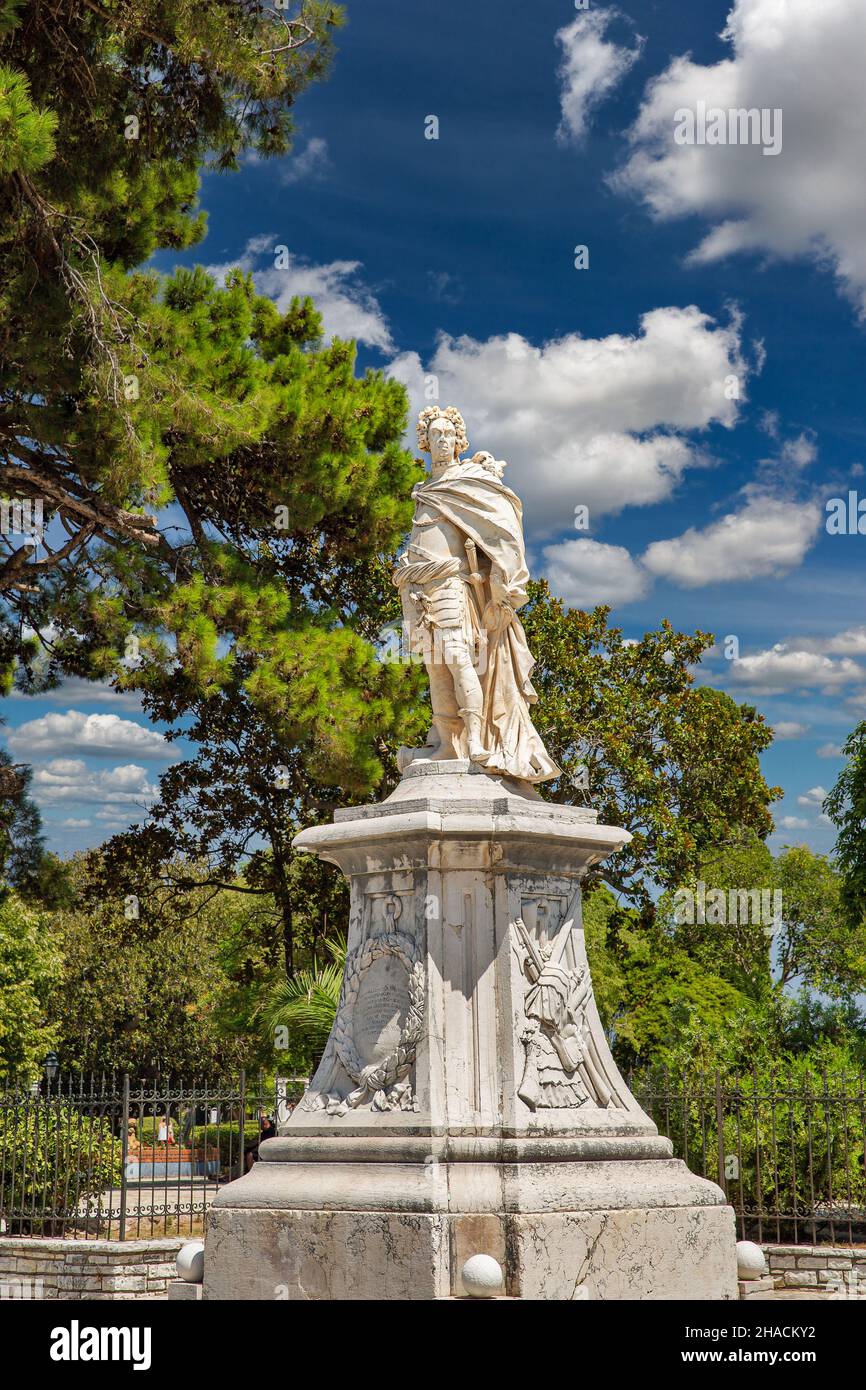 Statue des Grafen von der Schulenburg in der Nähe der Alten Festung in Kerkyra, Insel Korfu, Griechenland. Es wurde zum Gedenken an seine Niederlage des Osmanischen Reiches errichtet Stockfoto